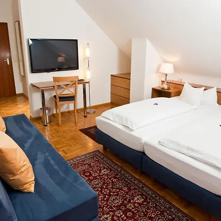 Πανσιόν Garni Schacherer 3*
