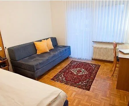 Πανσιόν Garni Schacherer 3*
